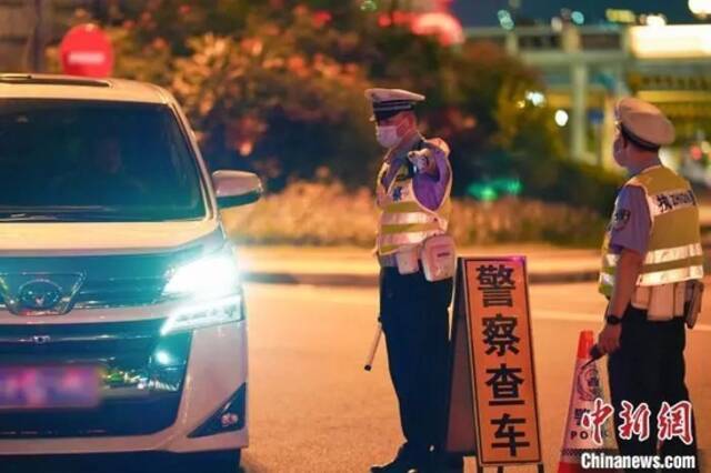 资料图：广州交警开展酒驾毒驾同查行动。广东省公安厅供图