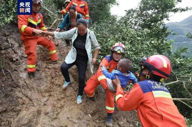 揪心！四川泸定地震已造成82人遇难 重症伤员集中救治！最新消息汇总