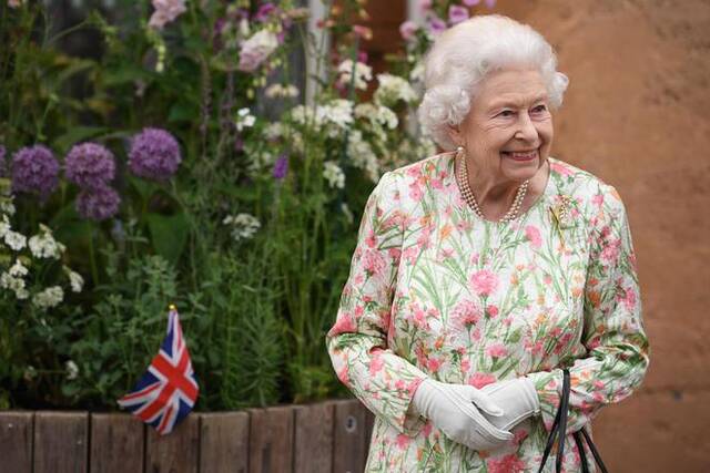 英女王“超长待机”的爱情：73年婚姻，始于一见钟情