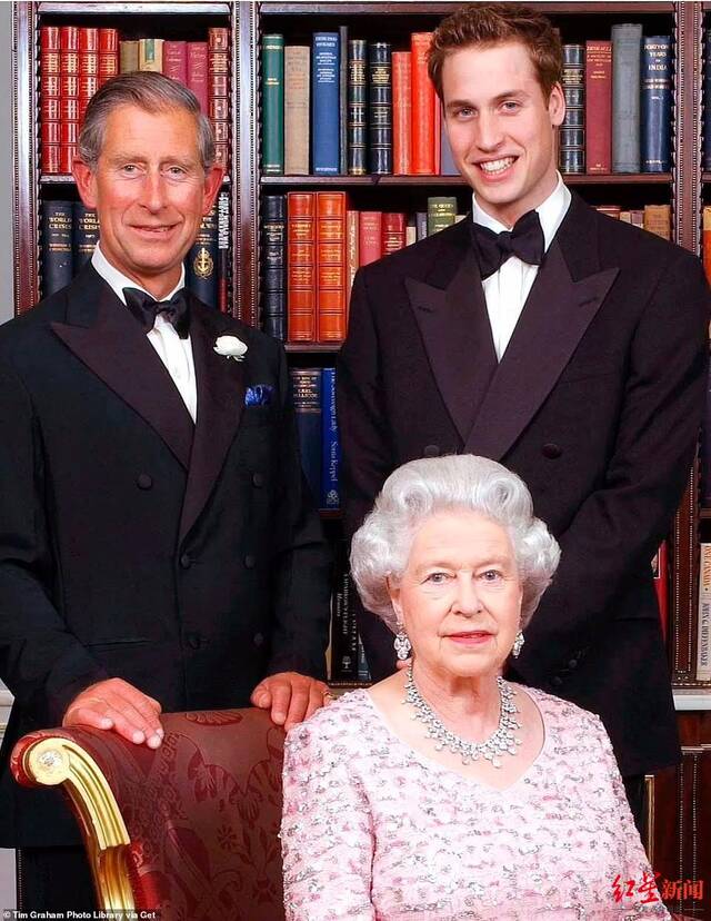 ↑对于国王查尔斯，最大的挑战之一是确保将君主制安全传给儿子威廉
