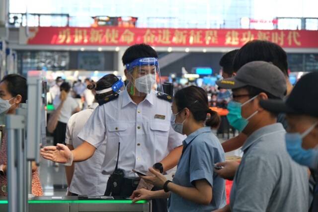 铁路上海站中秋预计发送旅客106万人次 进站需持48小时核酸阴性证明