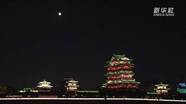 新华全媒+丨南昌夜经济“点亮”中秋赏月夜