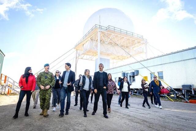 北约秘书长斯托尔滕贝格和加拿大总理特鲁多参观加拿大高北极研究站。图：GJ