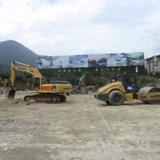 新华全媒+丨四川泸定地震灾区启动过渡安置房建设