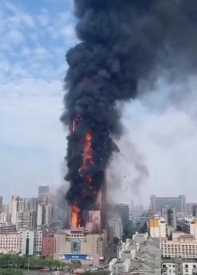 突发！长沙一大楼起火，数十层楼体燃烧剧烈！上市公司最新回应