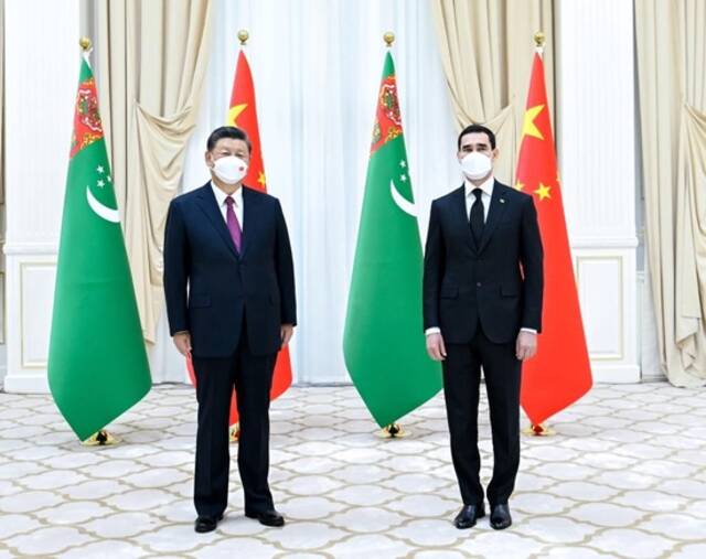 当地时间9月15日上午，国家主席习近平在撒马尔罕国宾馆会见土库曼斯坦总统谢尔达尔·别尔德穆哈梅多夫。新华社记者翟健岚摄