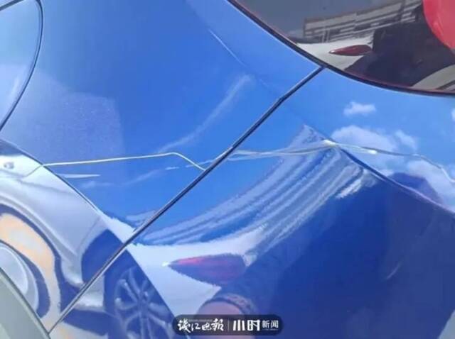 初三学生蹭花轿车 车主回复“不用赔”：做一套试卷怎么样？