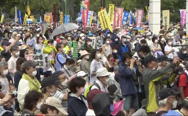 日媒：反对“安倍国葬”抗议集会今日在东京举行，约1.3万人参加