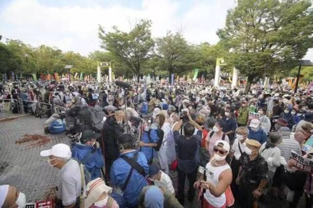 日媒：反对“安倍国葬”抗议集会今日在东京举行，约1.3万人参加