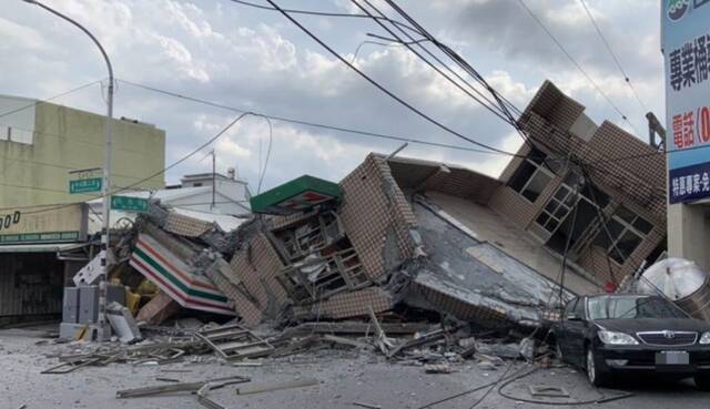 台湾地区发生地震，建筑物倒塌