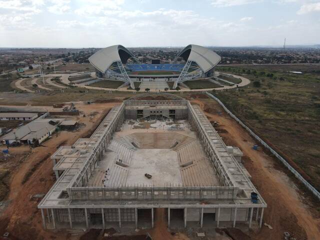 建设中的马拉维首都体育馆（中铁二十局供图）。