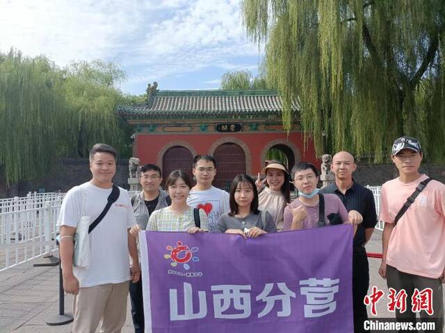 台湾青年走进晋祠。杨佩佩摄