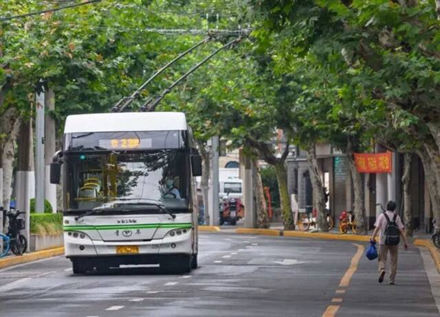 康定路近陕西北路（周琎闻于2022年8月27号拍摄）