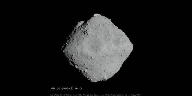 “龙宫”小行星图自日本宇宙航空研究开发机构（JAXA）