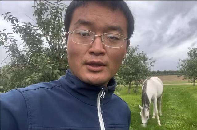 ↑徐智显和他的马“穗穗”图片来源自当事人社交媒体