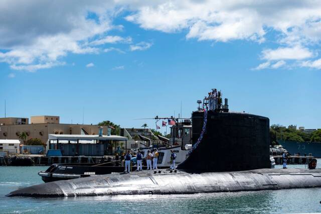 美国海军一艘潜艇返回夏威夷基地图源：美国《华尔街日报》
