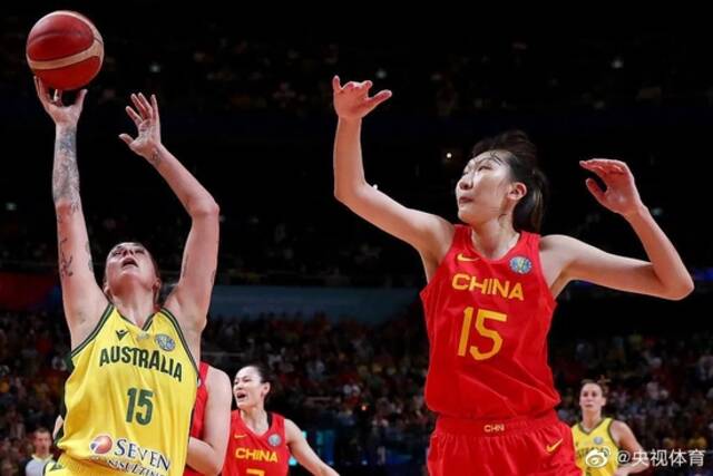 姚明笑了，观众哭了！中国女篮进世界杯决赛！