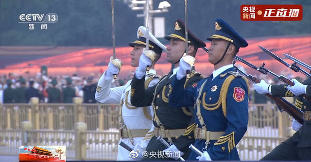 这是今天的天安门广场 祝愿祖国繁荣昌盛！