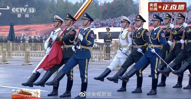 这是今天的天安门广场 祝愿祖国繁荣昌盛！