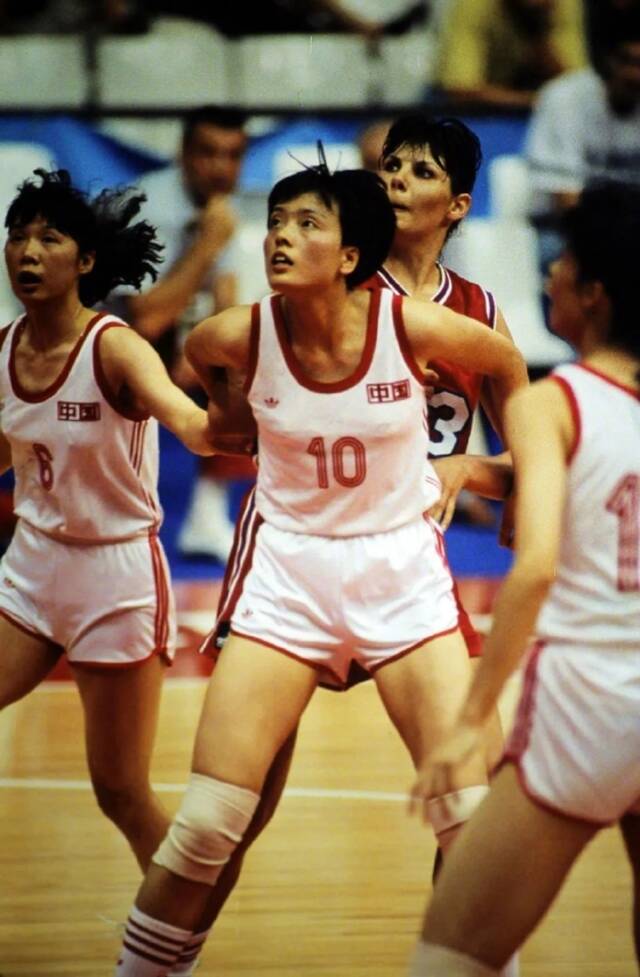 （1992年巴塞罗那奥运会中国女篮创造历史夺得银牌）