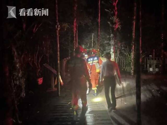 视频｜游客被困七仙岭 海南保亭消防登山营救