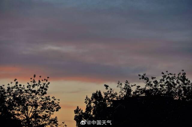 美如油画！北京天空出现金色朝霞