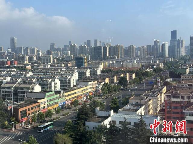 资料图：城市一景。中新网记者左宇坤摄