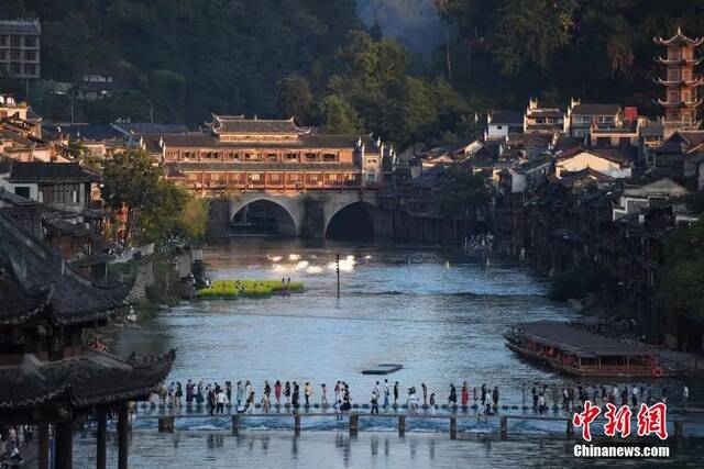 资料图：凤凰古城。杨华峰摄