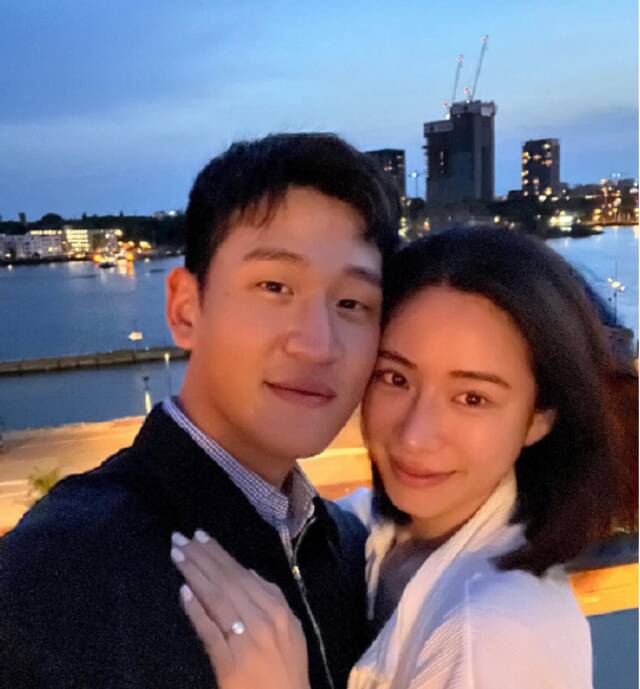 周兴哲与未婚妻赵岱