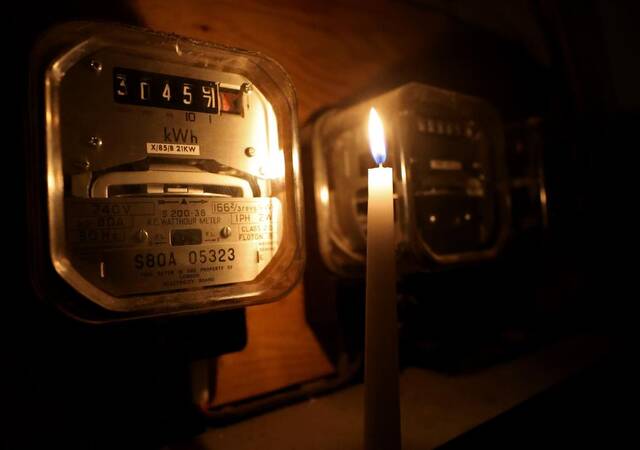 这是10月7日在英国伦敦拍摄的一户人家的电表。英国国家电网6日警告称，如果天然气供应严重不足且从欧洲地区输入电力减少，今年冬天英国家庭可能将遭遇停电。（新华社记者李颖摄）