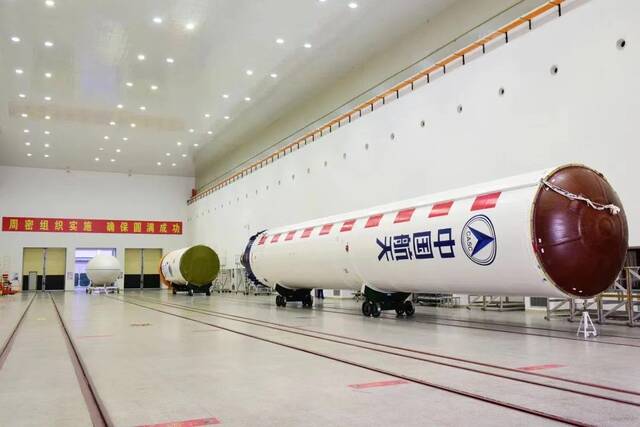 执行本次任务的长征二号丁运载火箭，是由中国航天科技集团八院抓总研制的常温液体二级运载火箭。本文图片中国航天科技集团供图