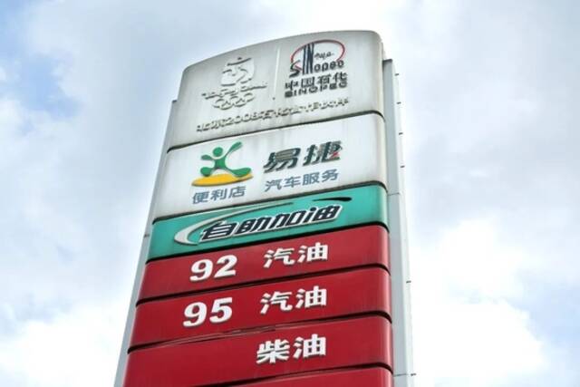 加油站里的便利店，一天进账2个亿