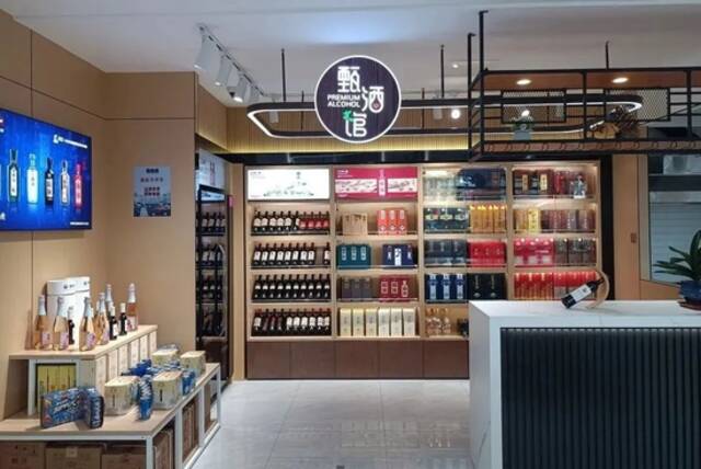 加油站里的便利店，一天进账2个亿