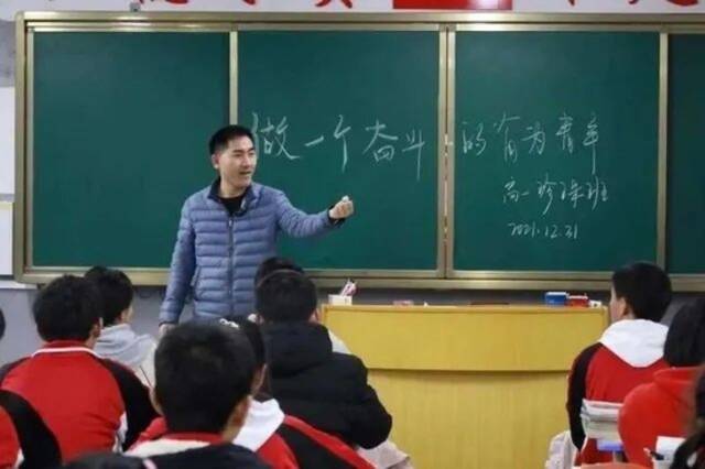 二十大代表“背母上学”刘秀祥回山区从教：走出大山不应是为了逃离大山