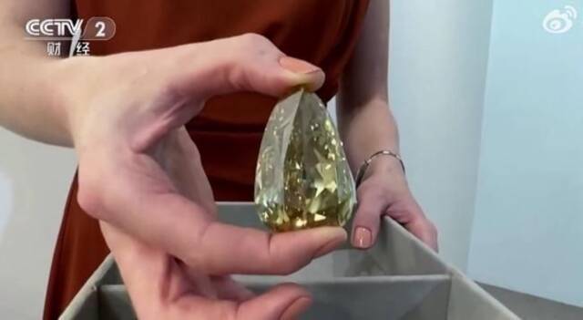 热搜！全球最大无瑕疵钻石将被拍卖，黄色梨形，估价1亿……