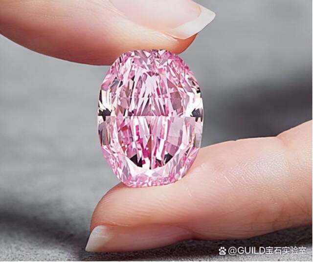全球最大无瑕钻石将拍卖，估价1亿！拍卖史最贵10颗钻石，中国人买走2颗