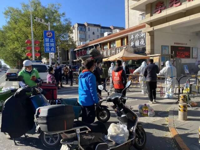 因1人初筛阳性，北京通州一小区临时封控！另有高风险密接，一小区单元楼封控