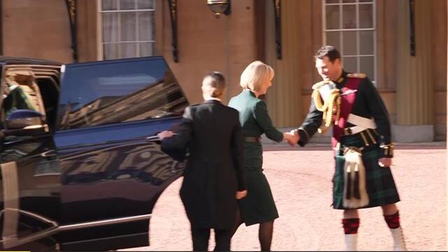 英媒：特拉斯抵达白金汉宫，觐见英国国王查尔斯三世