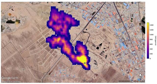 伊朗德黑兰，这张由NASA/JPL-Caltech提供的卫星图片显示，NASA的地表矿物尘埃源调查任务探测到的至少3英里(4.8公里)长滚滚进入大气的甲烷烟柱，来自伊朗德黑兰南部的一个主要垃圾填埋场，甲烷是分解的副产物。视觉中国图