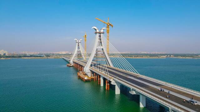 主体工程全面完工的北海西村港跨海大桥