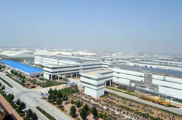 郑州航空港区的富士康工厂图源：视觉中国