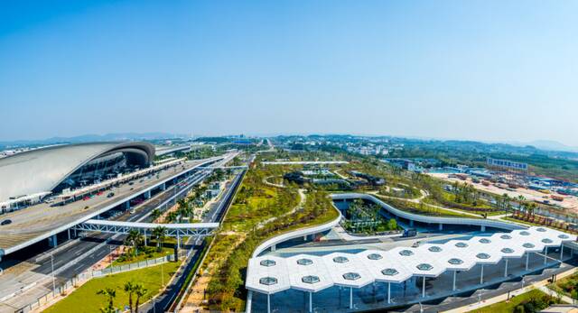 南宁国际空港综合交通枢纽竣工投运