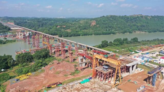 金简仁沱江特大桥建设现场