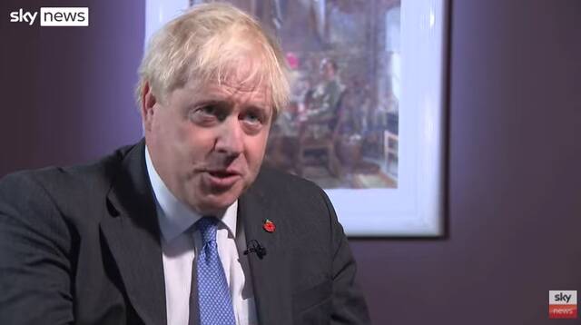 约翰逊卸任后首次接受电视采访，回应是否后悔被迫辞去英首相