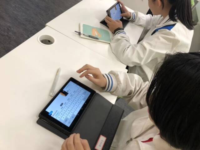 在王余晖的母校，平板电脑在教学中得到了很好的应用