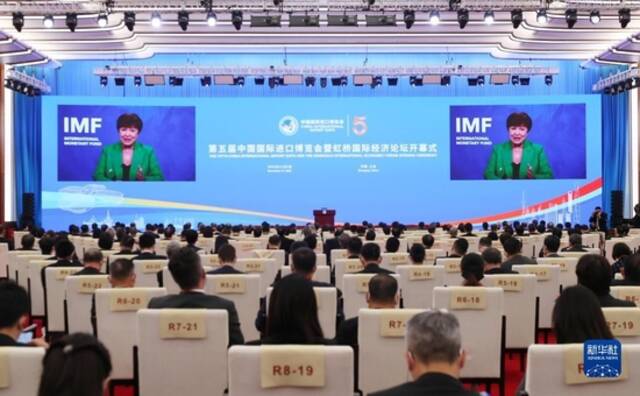 2022年11月4日晚，国际货币基金组织总裁格奥尔基耶娃在第五届中国国际进口博览会开幕式上以视频方式致辞。新华社记者方喆摄