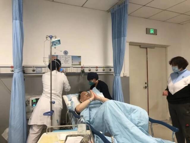 危急！沪一老人心脏骤停，15分钟后起死回生...