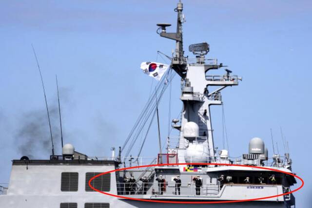 韩国海军向“旭日旗”敬礼？韩防长急“澄清”，被网友骂更惨
