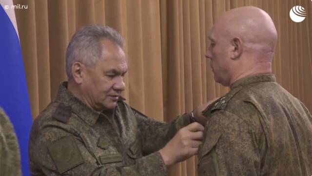 俄防长视察对乌特别军事行动区域联合部队指挥所，听取苏罗维金汇报