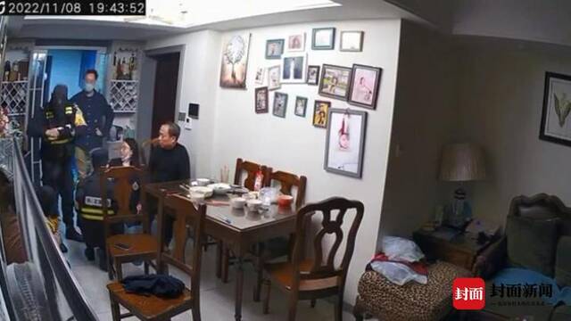 南京男子打人事件完整视频网上曝光：鲁某突然发怒扇倒小孩称“没忍住”，老人几次冲进厨房被拦下